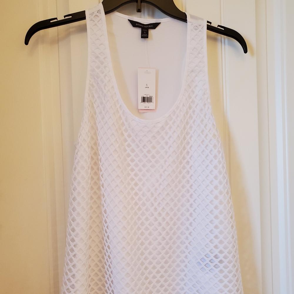 Beautiful crisp white tank/shell